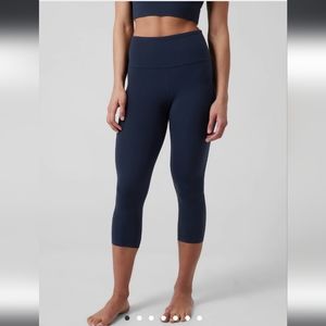 Athleta Elation Capri Leggings Navy